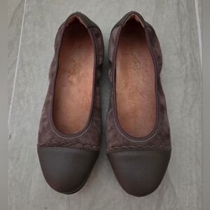 Like New Vionic shoes Women's Prim Tina Cap Toe Ballet Flats